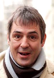 How tall is Neil Morrissey?
